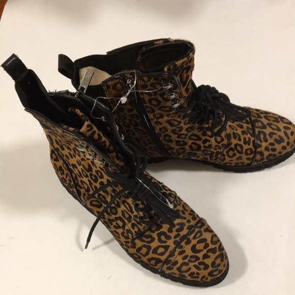 NWOB Donald J Pliner Camren Leopard-Print Hiker Boots - Picture 16 of 16